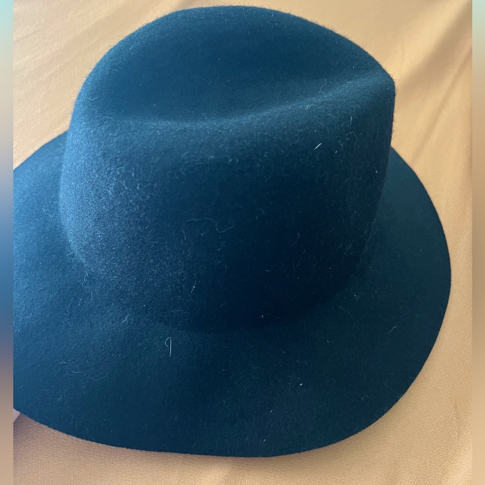 Black winter hat.